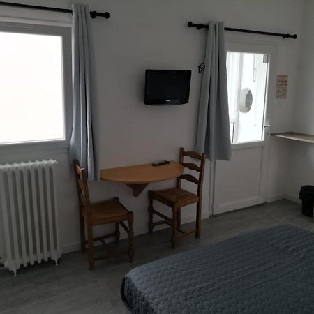Le Breton Hotel Basse-Indre ภายนอก รูปภาพ